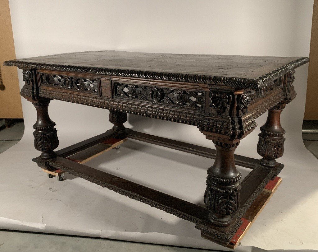 Grande tavolo scrittorio in legno intagliato. Europa centrale, fine XVI - inizi XVII sec.-photo-4