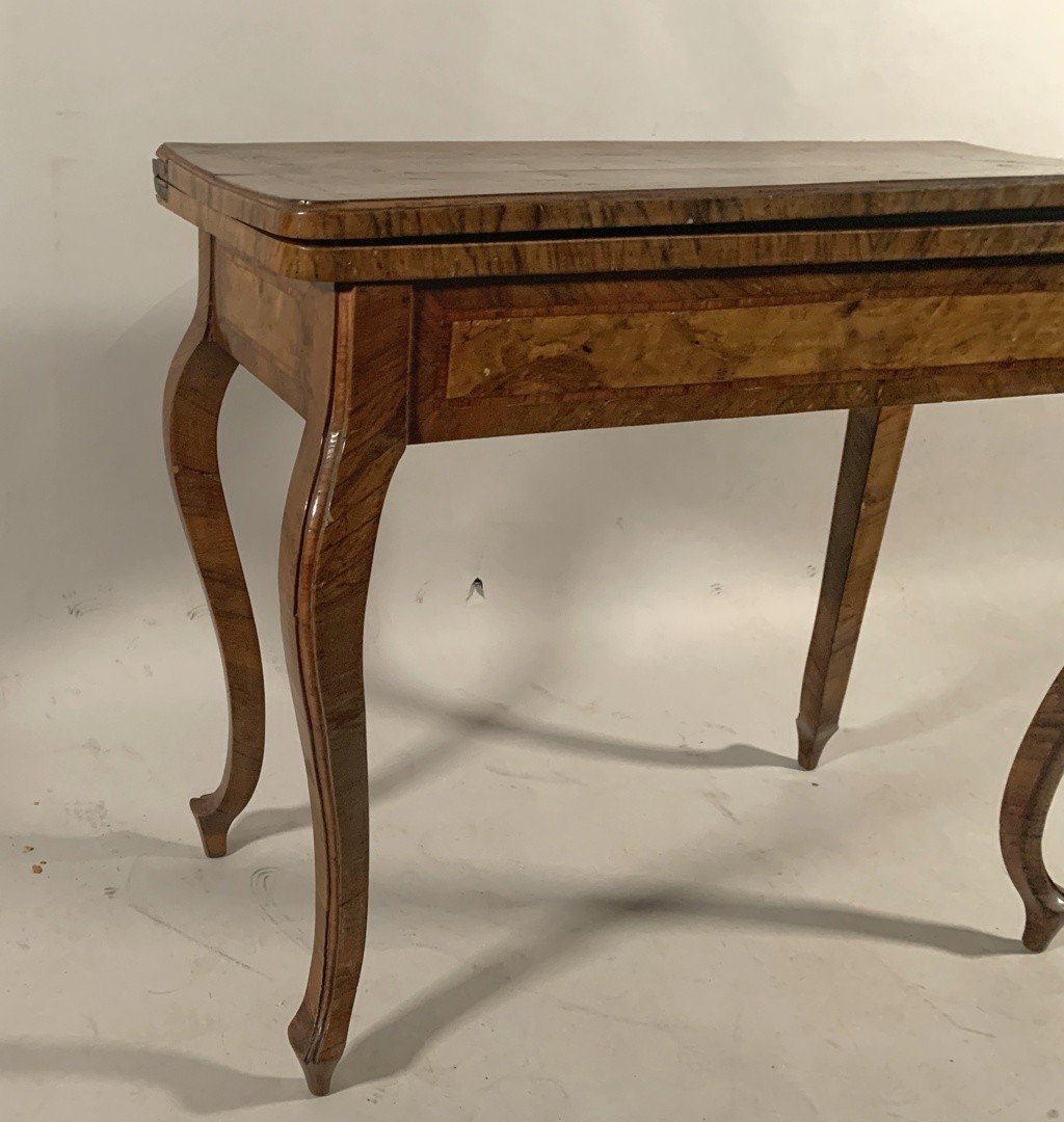 Tavolino da gioco lastronato in legno di ulivo. Toscana, XVIII secolo.-photo-1