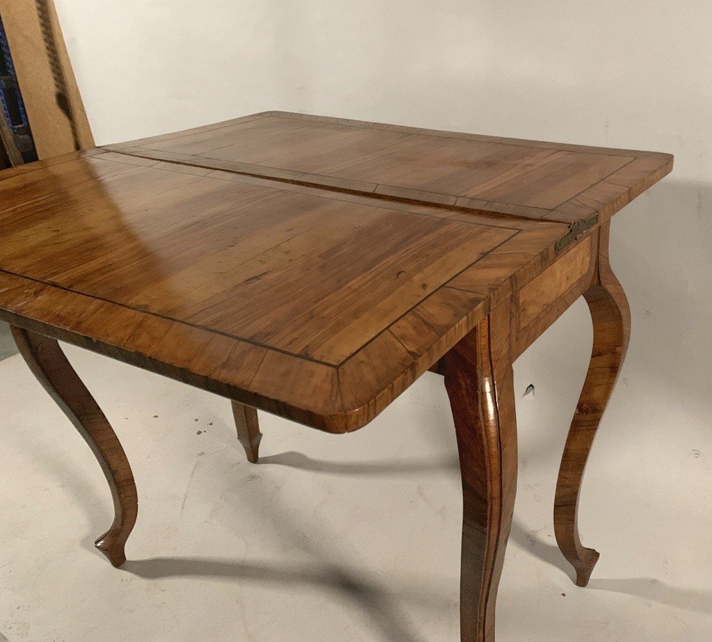 Tavolino da gioco lastronato in legno di ulivo. Toscana, XVIII secolo.-photo-3