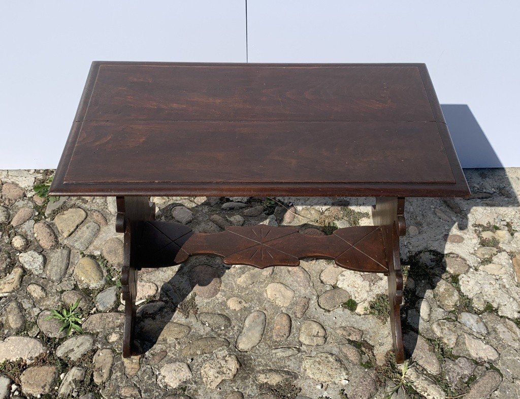 Piccolo sgabello in legno intagliato. Italia, XIX secolo.-photo-3