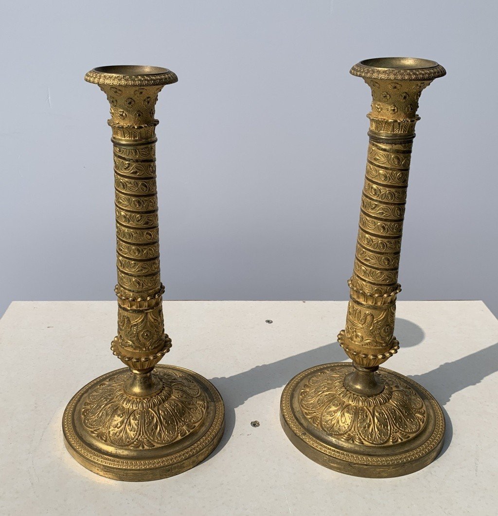 Coppia di candelieri in bronzo dorato. Parigi, inizi XIX sec.-photo-2
