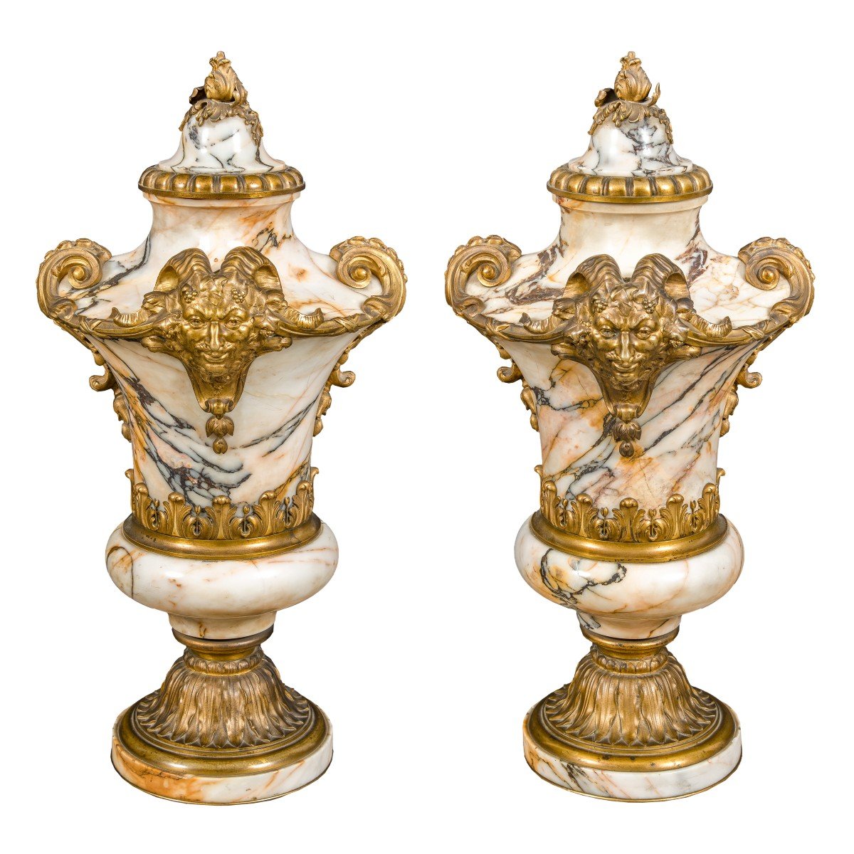 Coppia di vasi in marmo e bronzo dorato (Fonderia Susse Frères). Parigi, XIX sec.
