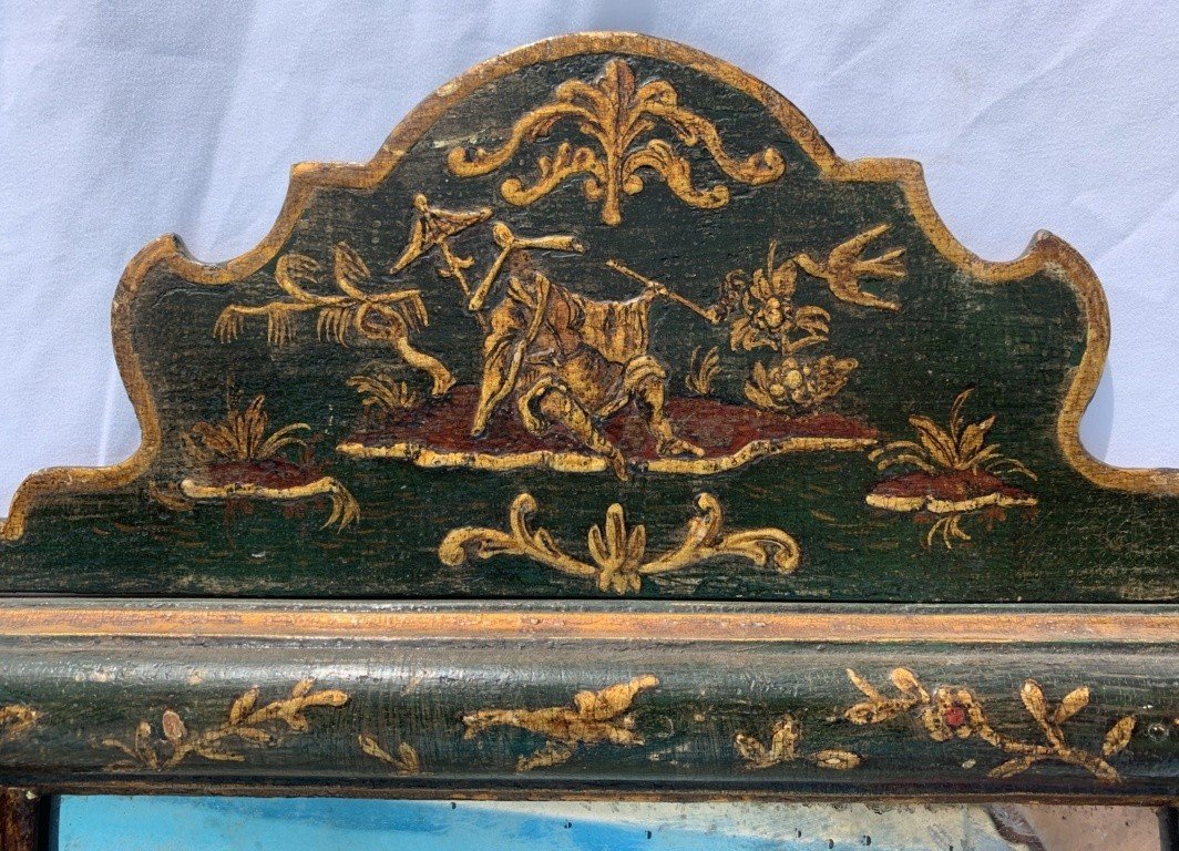 Specchierina in legno laccato, dorato e dipinto. Venezia, XVIII secolo. -photo-3