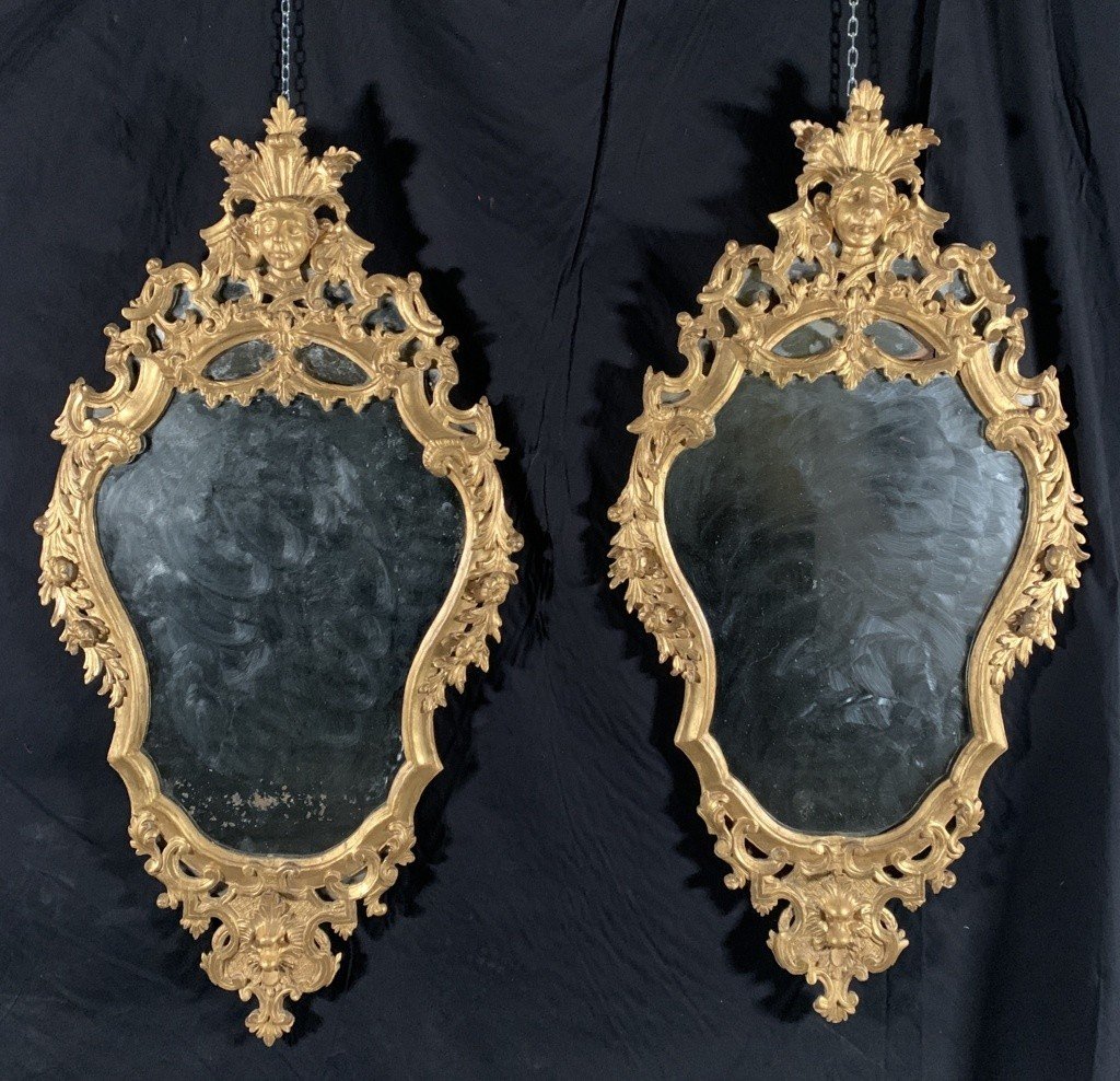 Coppia di specchiere in legno intagliato e dorato. Italia, XVIII secolo.-photo-2