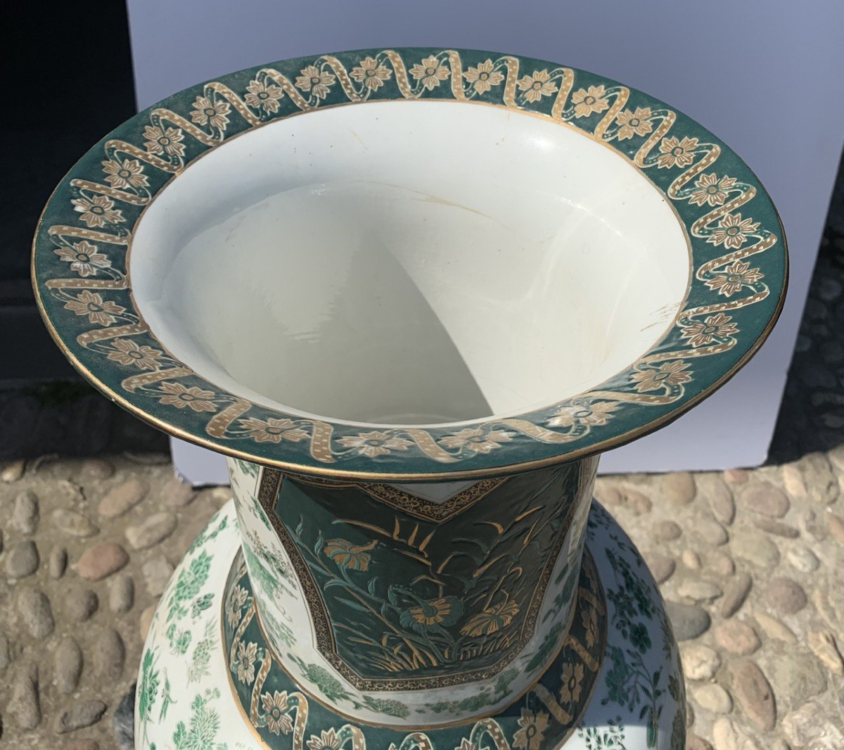 Vaso da centro in porcellana dipinta. Canton Cina, inizi XX secolo.-photo-2