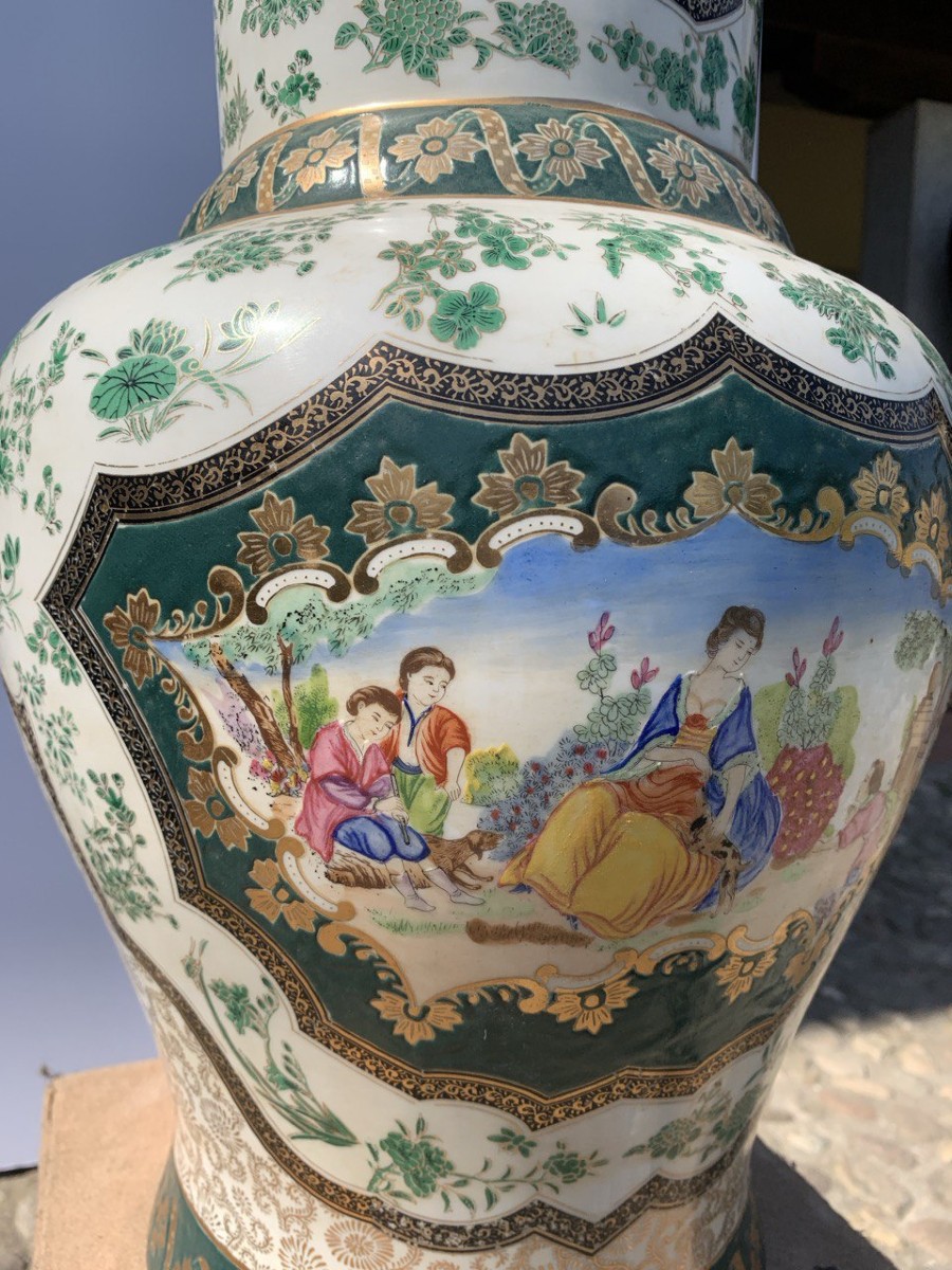 Vaso da centro in porcellana dipinta. Canton Cina, inizi XX secolo.-photo-3