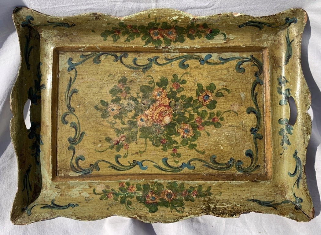 Vassoio in legno laccato e dipinto. Venezia, XVIII secolo.-photo-3