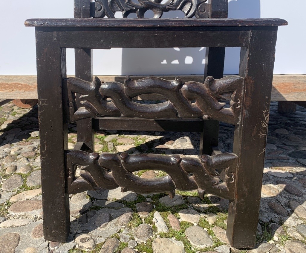 Coppia di sedie fratine in legno intagliato. Modena, XIX secolo.-photo-1