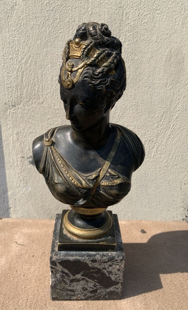 Piccolo soprammobile in bronzo - Busto di donna. Italia, inizi XIX secolo.-photo-4