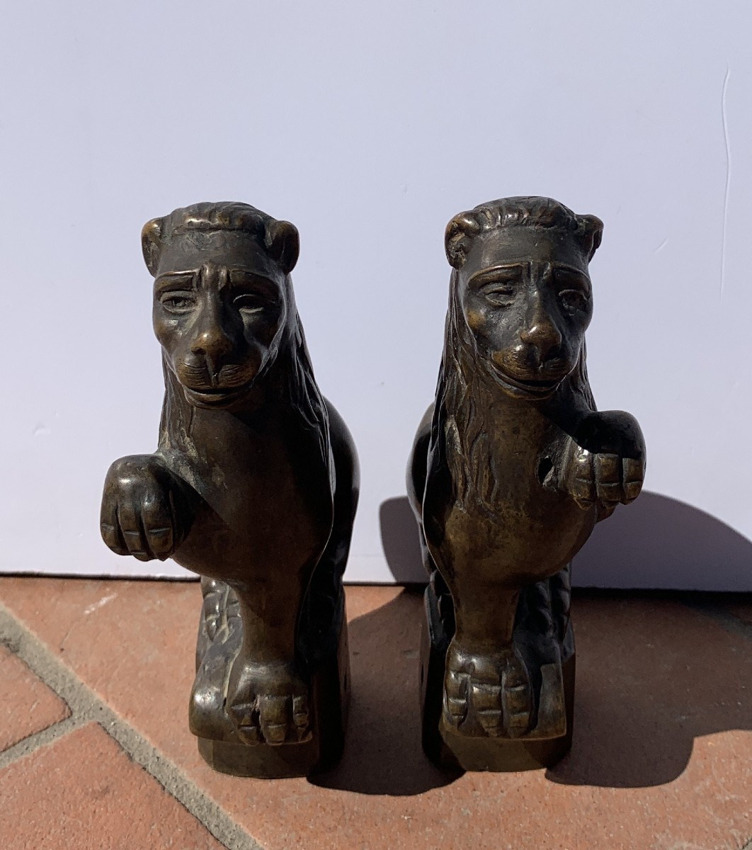 Coppia di piccole sculture in bronzo - Leoni grotteschi. Italia, XVIII-XIX secolo.-photo-3