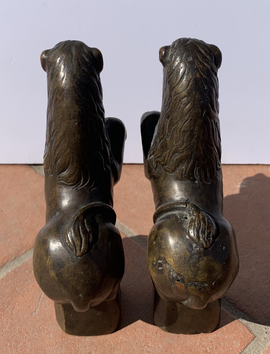 Coppia di piccole sculture in bronzo - Leoni grotteschi. Italia, XVIII-XIX secolo.-photo-2