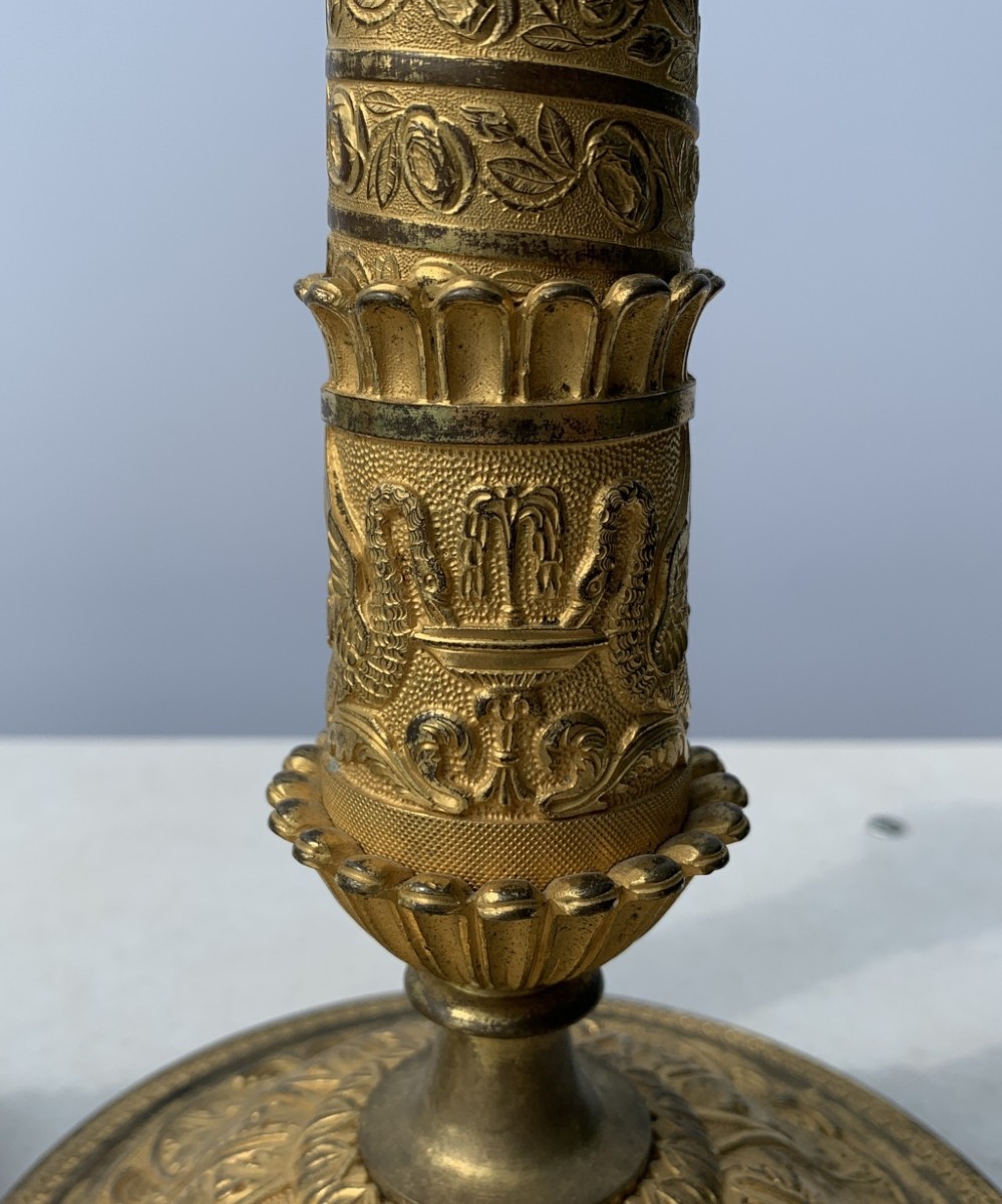Coppia di candelieri in bronzo dorato. Parigi, inizi XIX secolo.-photo-4