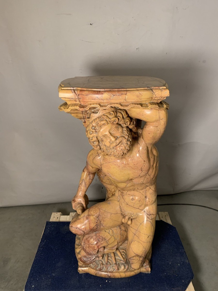 Coppia di sculture reggi-vaso in marmo giallo - Poseidone e Anfitrite. Italia, XIX-XX secolo.-photo-3