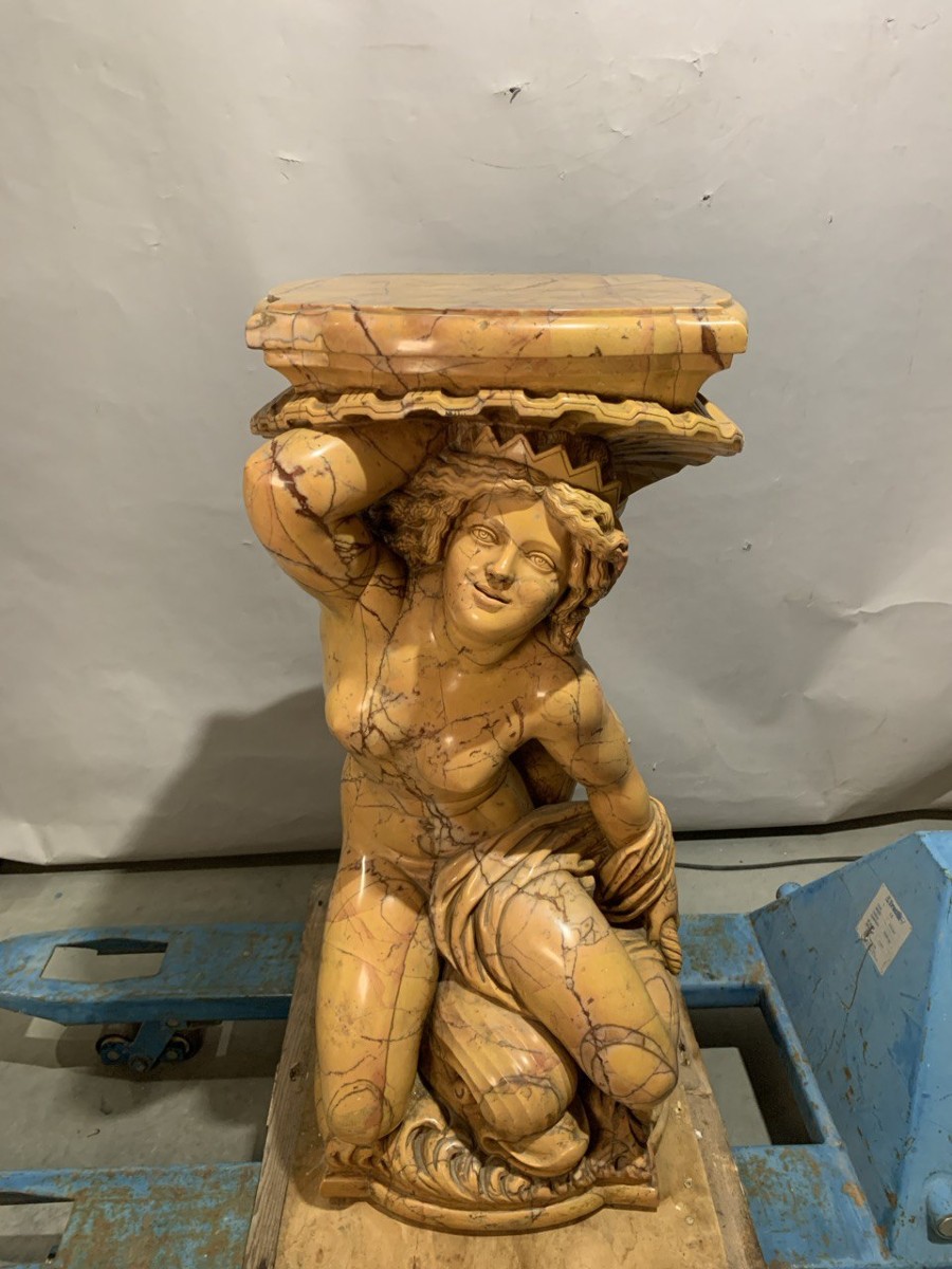 Coppia di sculture reggi-vaso in marmo giallo - Poseidone e Anfitrite. Italia, XIX-XX secolo.-photo-1