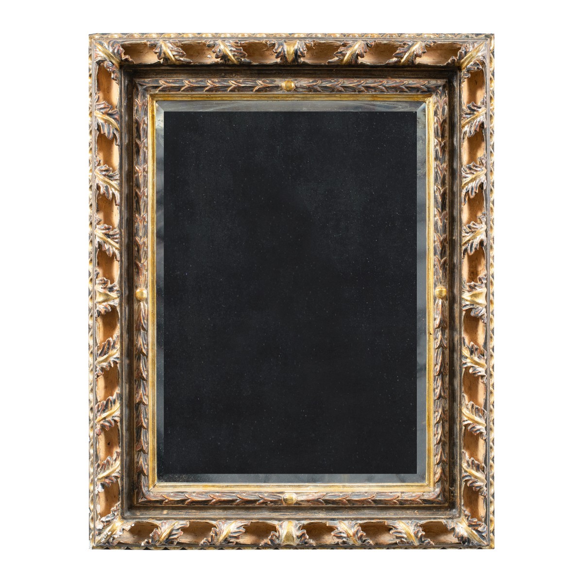 Specchiera Liberty in legno intagliato e dorato. Italia, XX secolo.