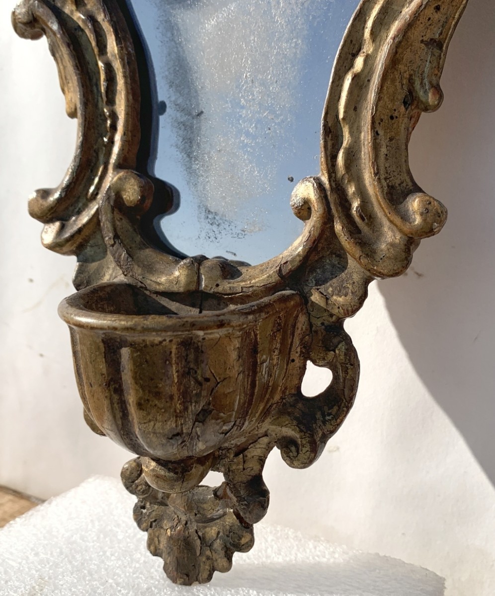 Acquasantiera in legno dorato. Italia, XVIII secolo.-photo-1