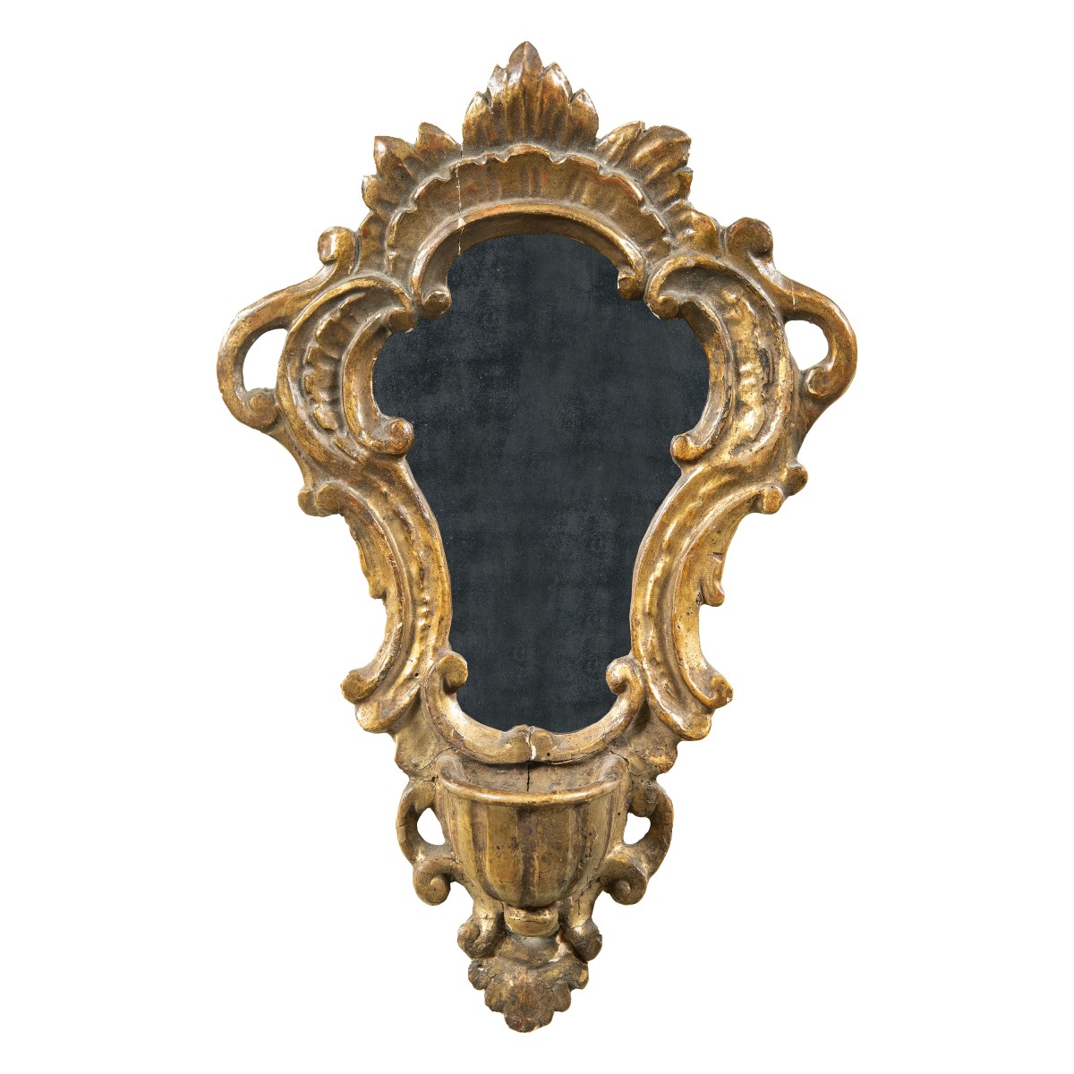 Acquasantiera in legno dorato. Italia, XVIII secolo.