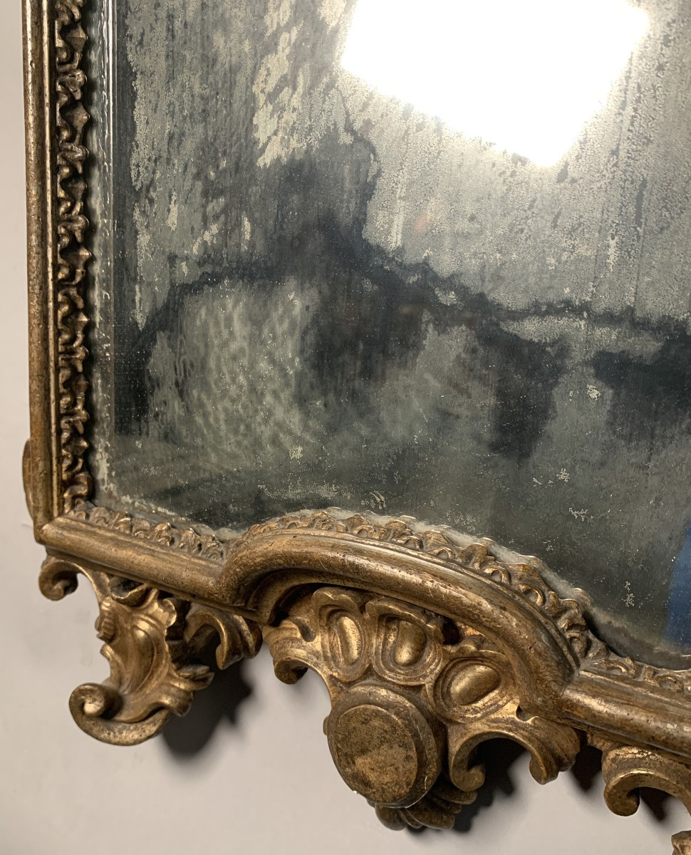 Specchierina in legno intagliato e dorato. Italia settentionale, XVIII secolo.-photo-1