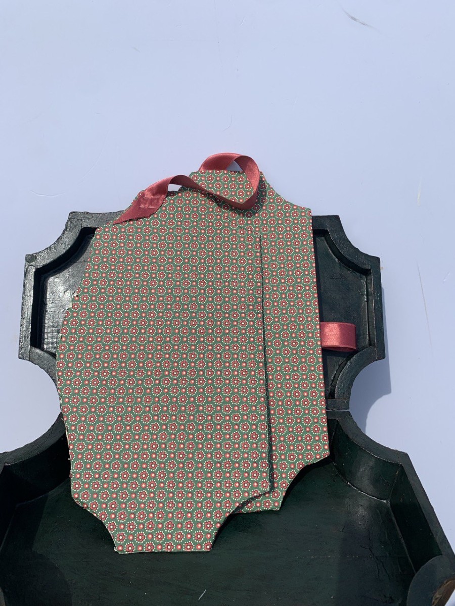 Scatola portagioie in legno intagliato, laccato e dipinto. Venezia, XVIII-XIX secolo.-photo-2