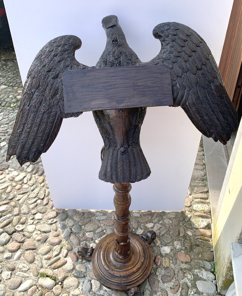 Leggio in legno intagliato - Aquila. Italia, XIX secolo.-photo-1