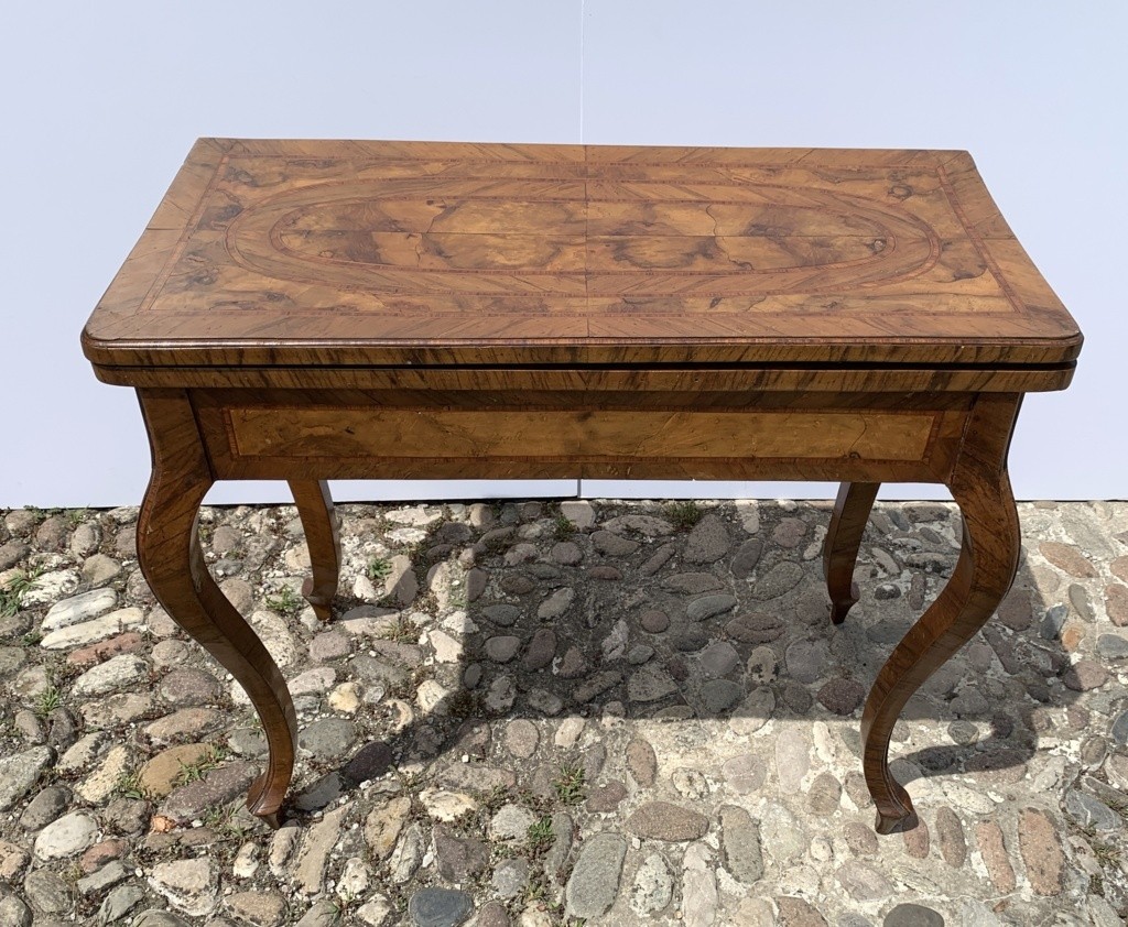Tavolino da gioco lastronato in legno di ulivo. Toscana, XVIII secolo.-photo-1