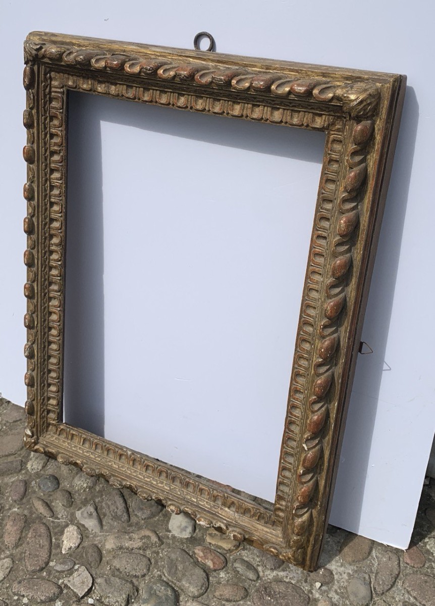 Cornice barocca in legno scolpito, intagliato e dorato. Toscana, XVII secolo.-photo-1