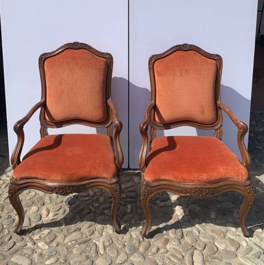 Coppia di poltrone in legno di noce intagliato. Genova, XVIII sec.-photo-3