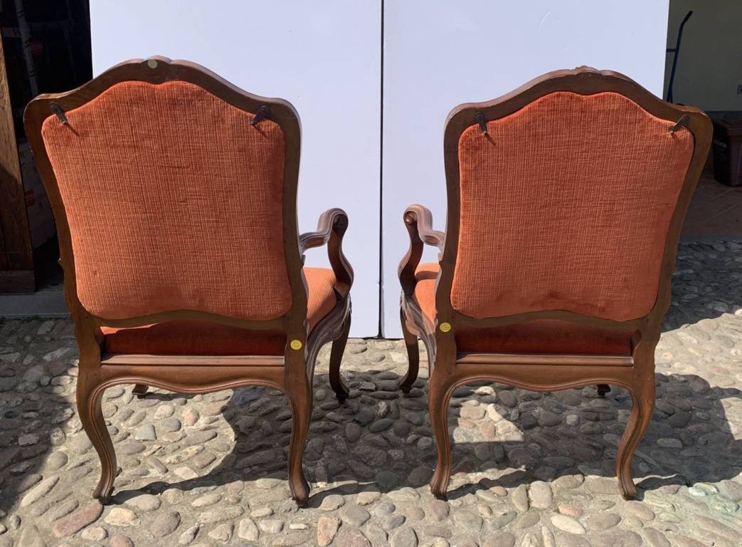 Coppia di poltrone in legno di noce intagliato. Genova, XVIII sec.-photo-2