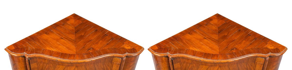 Coppia di angoliere lastronate in legno di noce. Venezia, XVIII secolo.-photo-3