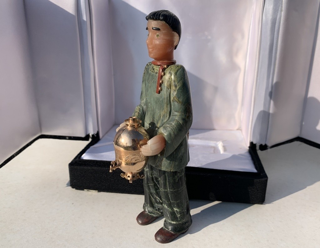 Piccola scultura in marmi diversi e pietre dure - Probabilmente Russia, XIX-XX-photo-2