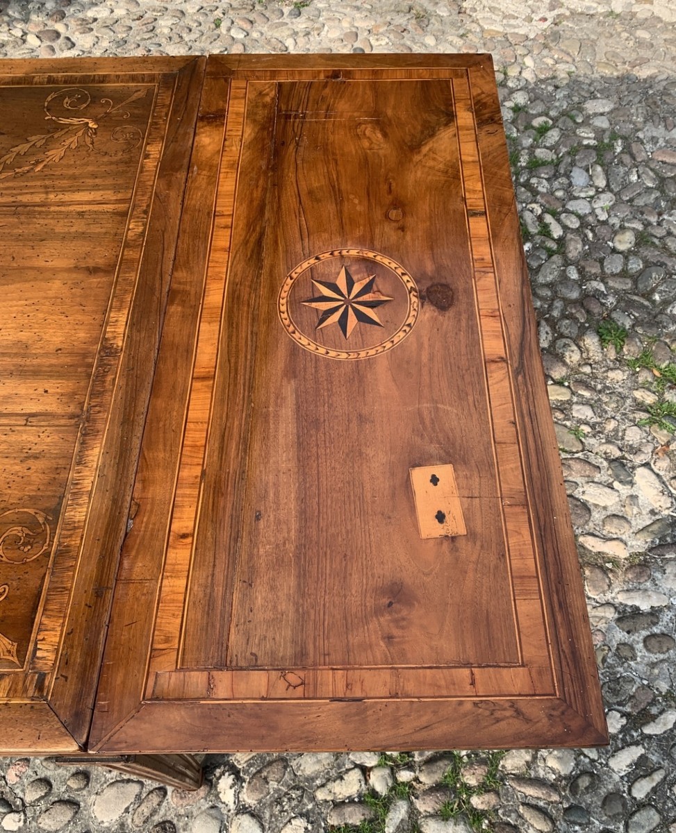 Tavolo da pranzo allungabile in legno intarsiato. Piacenza, seconda metà XVIII sec.-photo-2