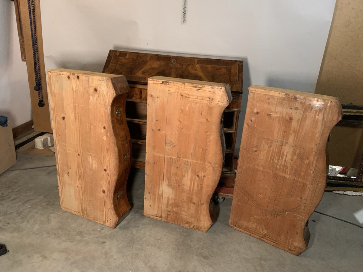 Cassettone a ribalta lastricato in noce e radica. Venezia, XVIII secolo. -photo-6