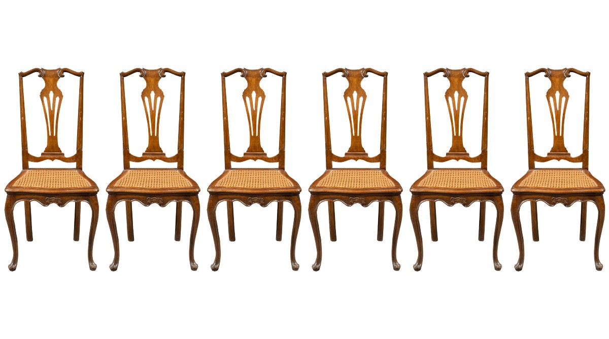 Sei sedie in legno di noce intagliato e traforato. Venezia, fine XIX secolo.
