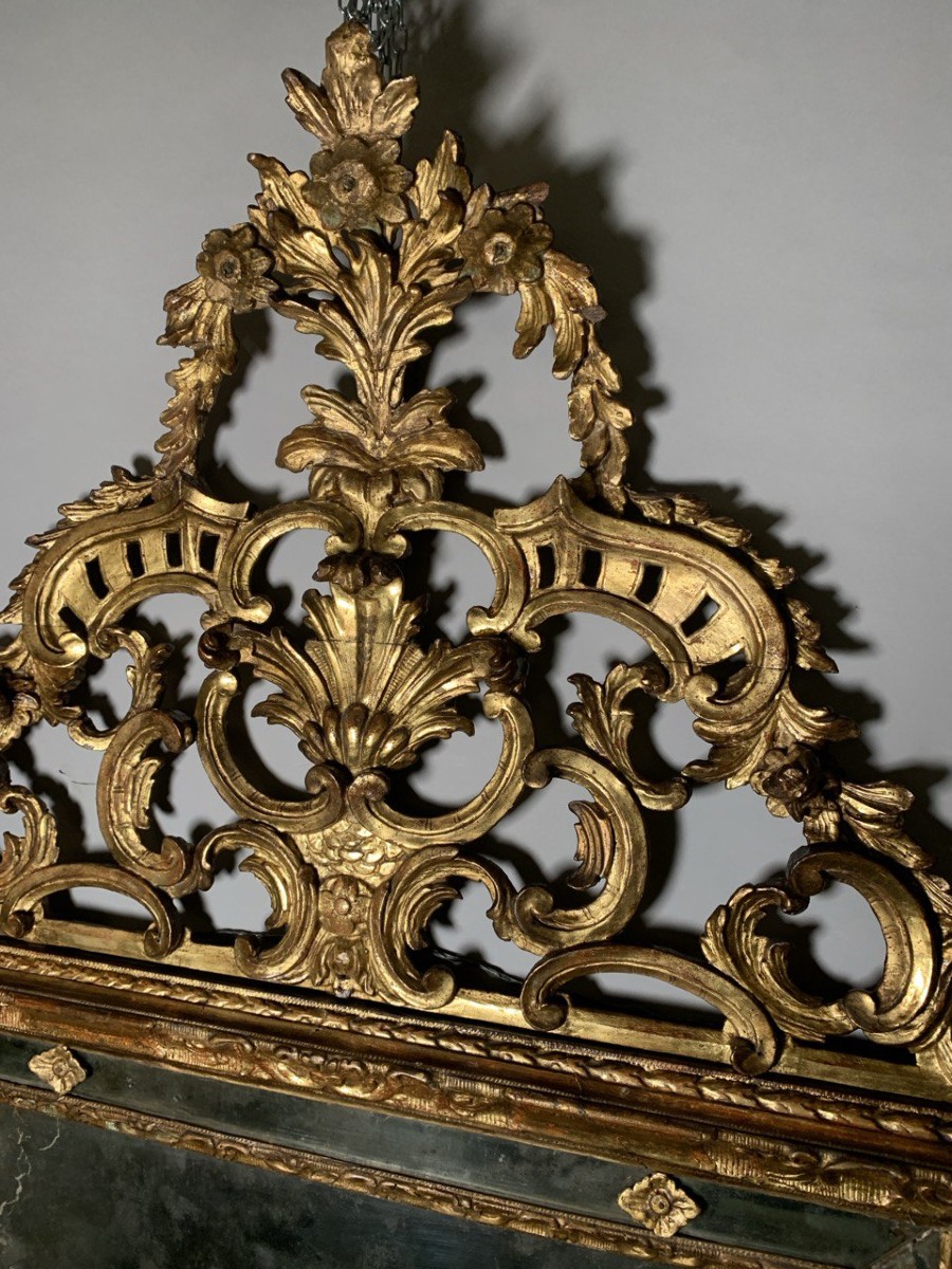 Grande specchiera in legno intagliato e dorato. Venezia, XVIII-XIX secolo.-photo-1