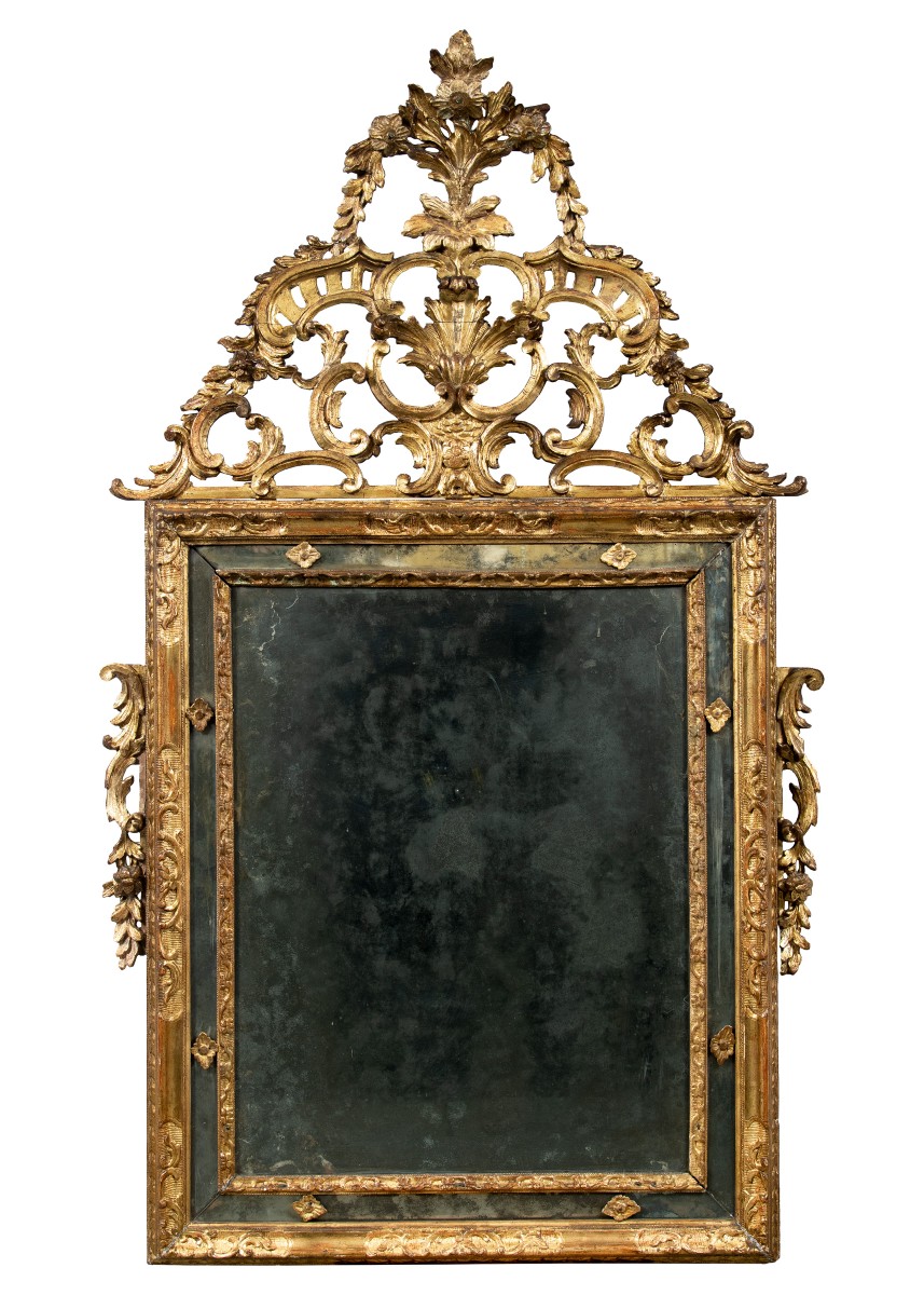 Grande specchiera in legno intagliato e dorato. Venezia, XVIII-XIX secolo.