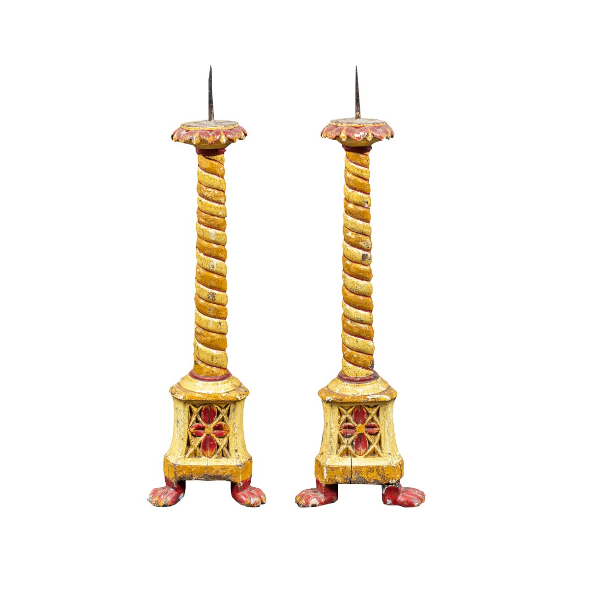 Coppia di candelieri in legno laccato e dipinto. Venezia, XVIII/XIX secolo.