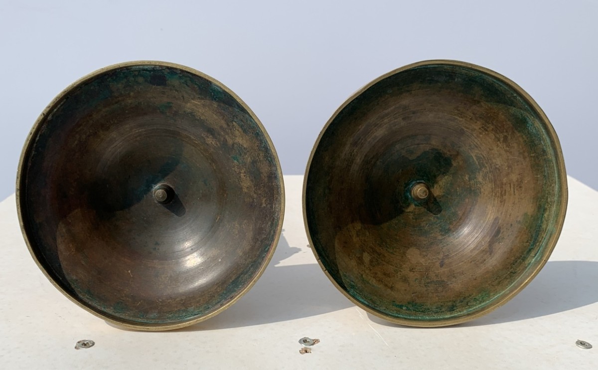 Coppia di candelieri in bronzo dorato. Parigi, inizi XIX secolo.-photo-2