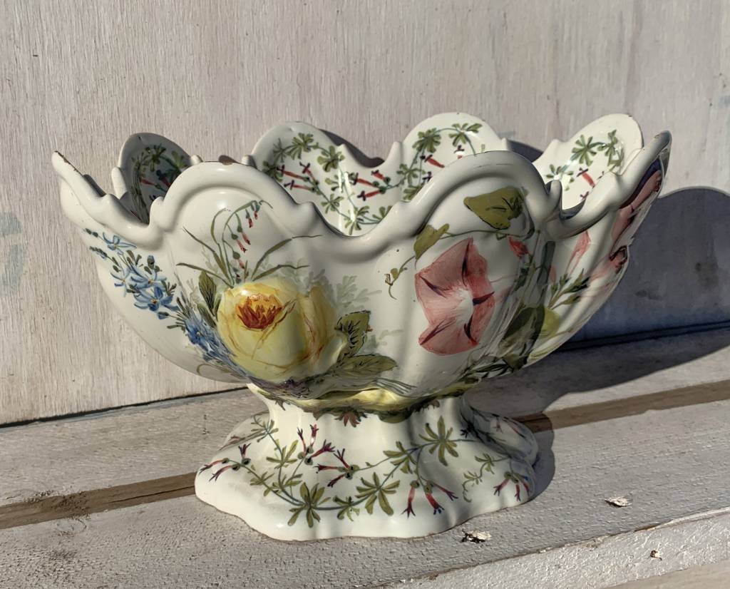 Coppa centrotavola in maiolica policroma. Bassano, XIX secolo.-photo-2