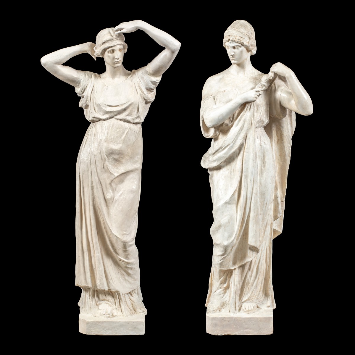 Coppia di sculture in scagliola - Figure romane. Manifattura Italiana, XIX secolo.