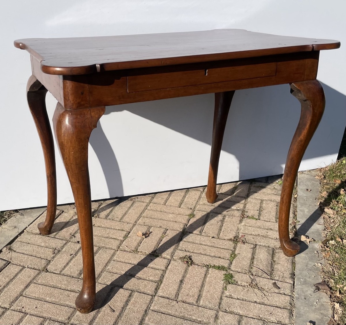 Tavolino scrittoio in legno di noce. Venezia, XVIII secolo.-photo-3