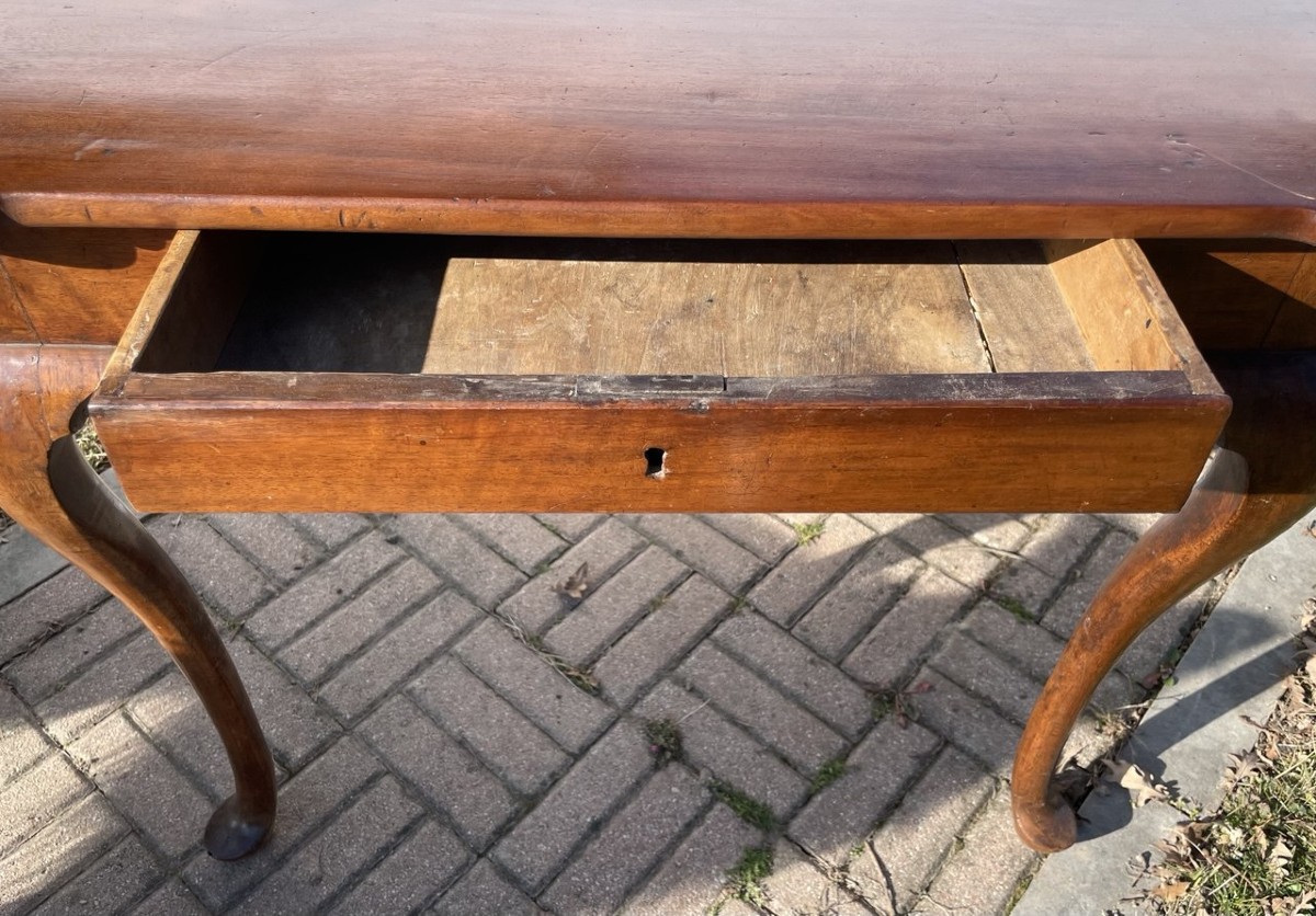 Tavolino scrittoio in legno di noce. Venezia, XVIII secolo.-photo-4