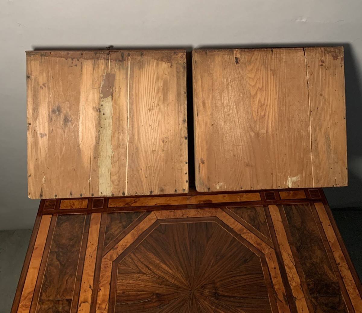 Tavolino scrittoio con separè estraibile. Emilia, fine XVIII secolo.-photo-3