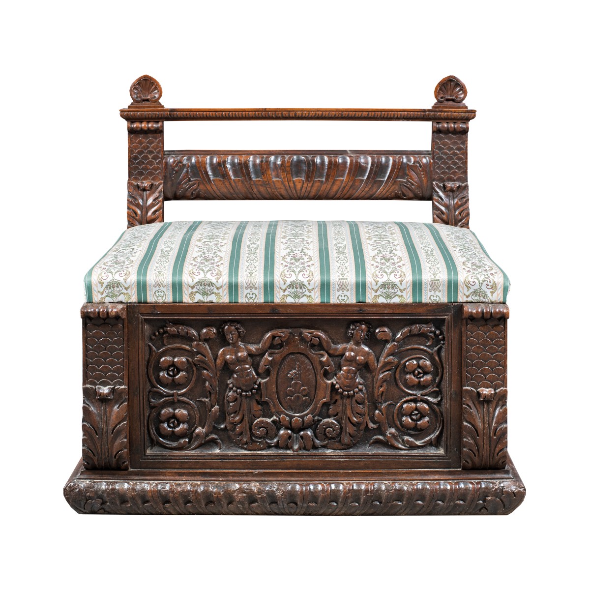 Panchetta in legno intagliato e scolpito. Italia, XVII secolo.