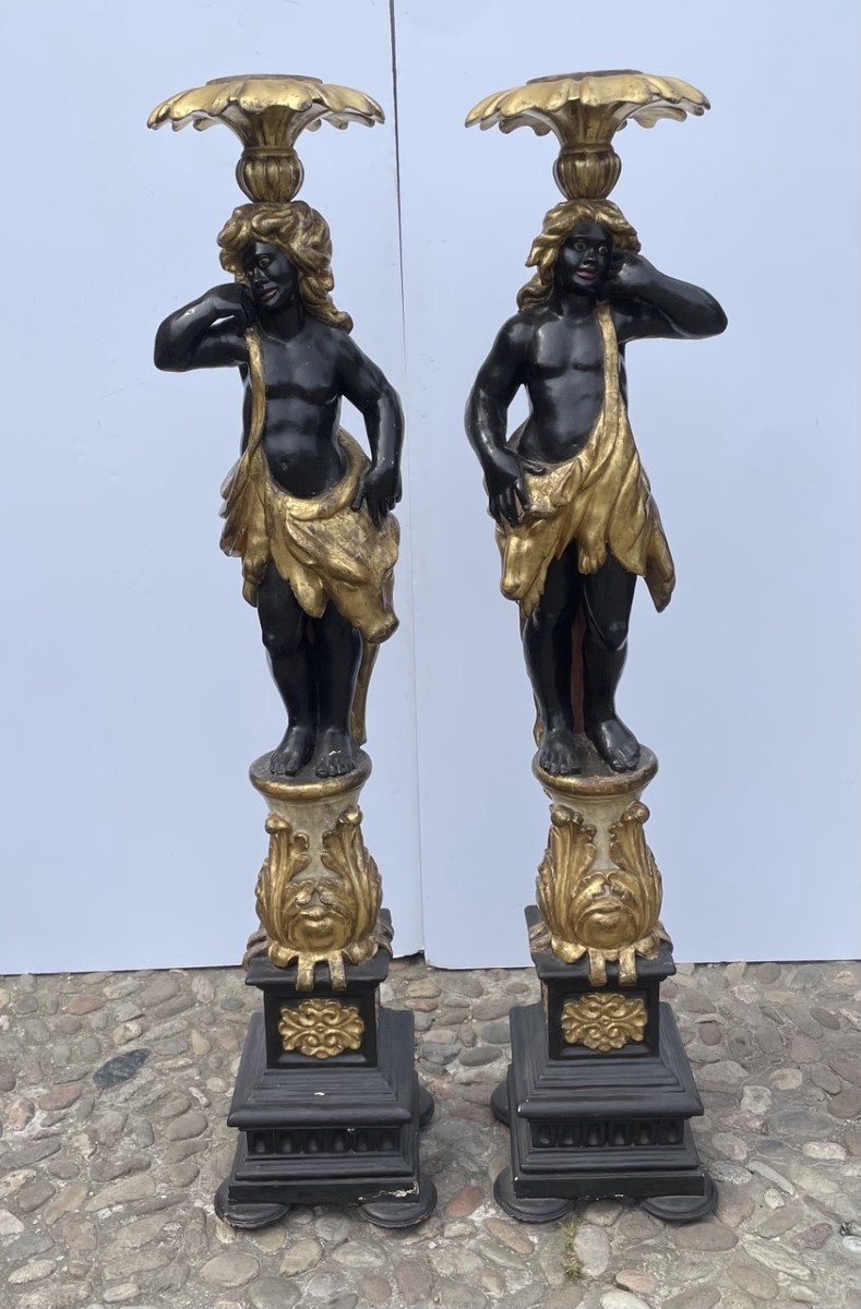 Coppia di sculture in legno intagliato, dorato e dipinto - Mori reggi vaso. Venezia, XVIII.-photo-3