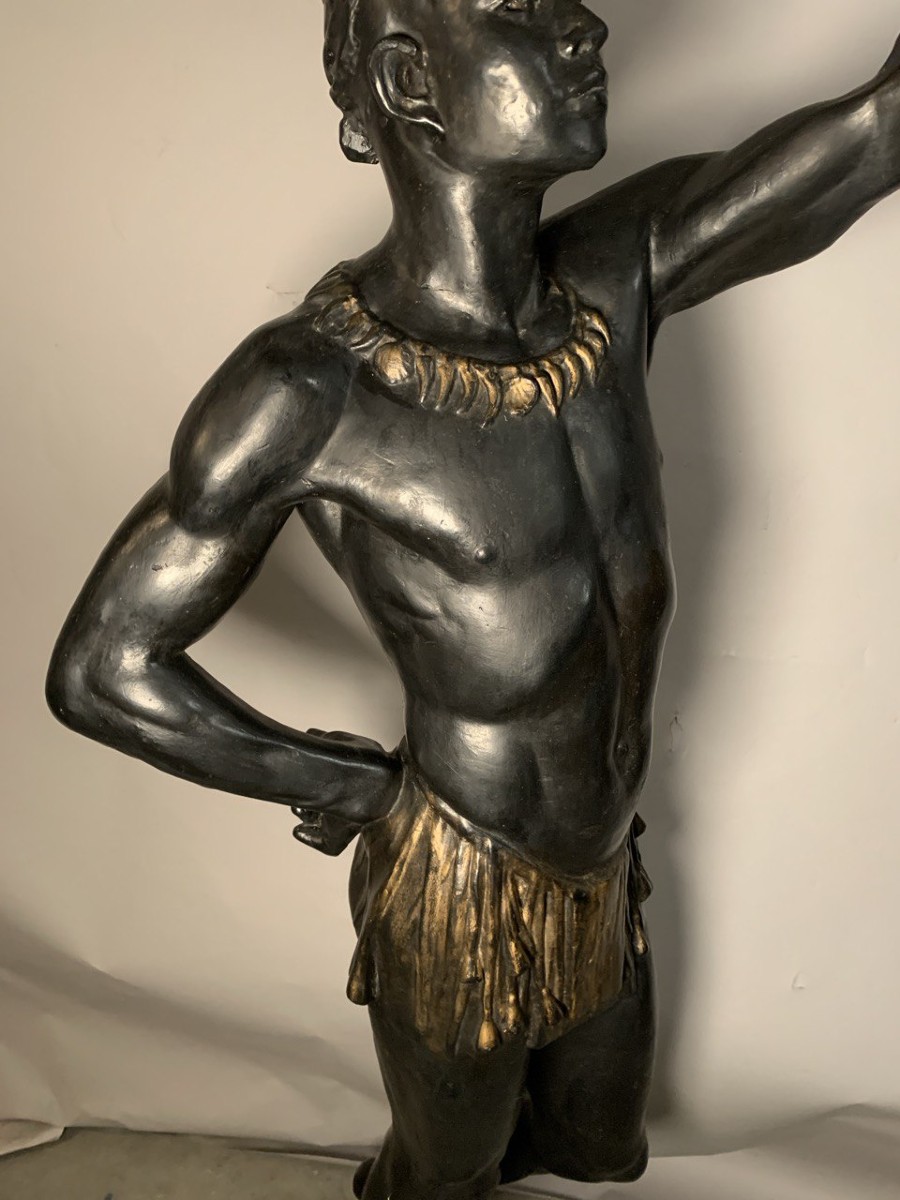 Scultura in legno intagliato, laccato e dipinto - Moro reggi torcia. Venezia, XIX secolo.-photo-1