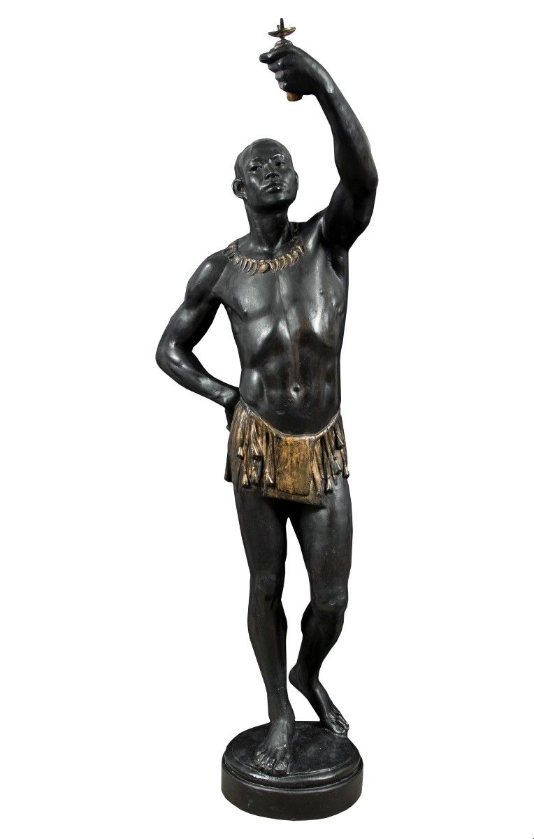 Scultura in legno intagliato, laccato e dipinto - Moro reggi torcia. Venezia, XIX secolo.