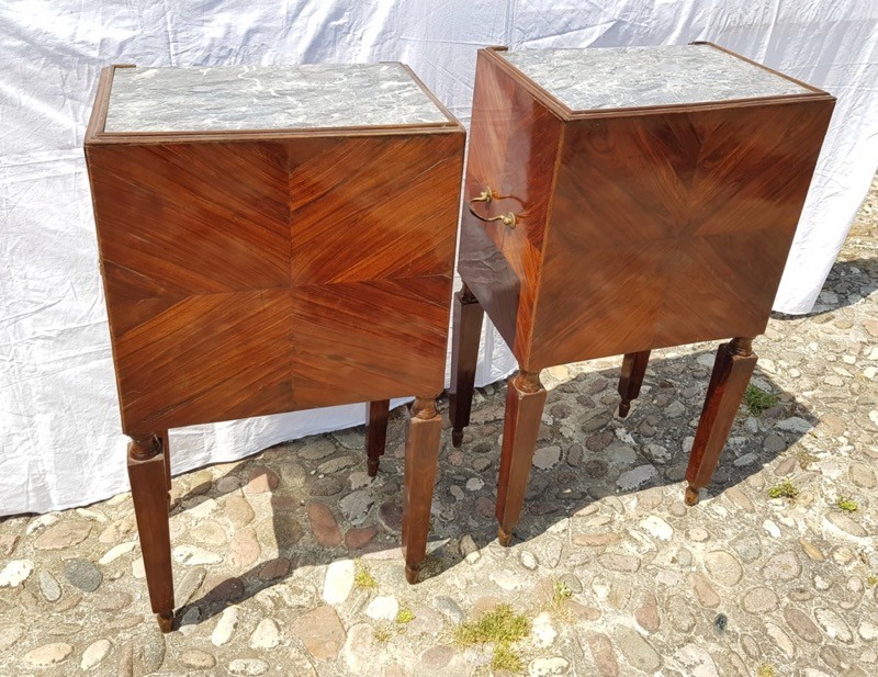 Coppia di comodini lastronati in ebano violetto con piani in marmo. Sicilia,  XVIII – XIX.-photo-1