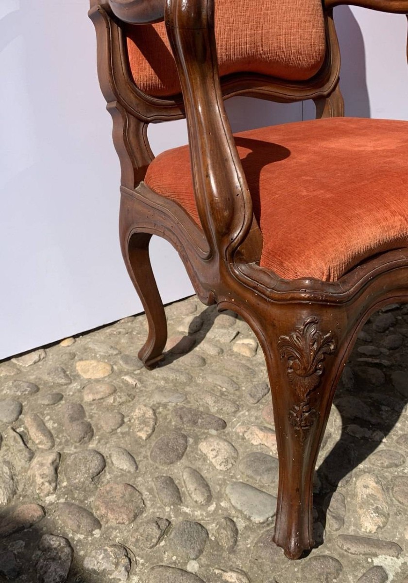 Poltrona in legno di noce intagliato. Genova, XVIII secolo.-photo-4