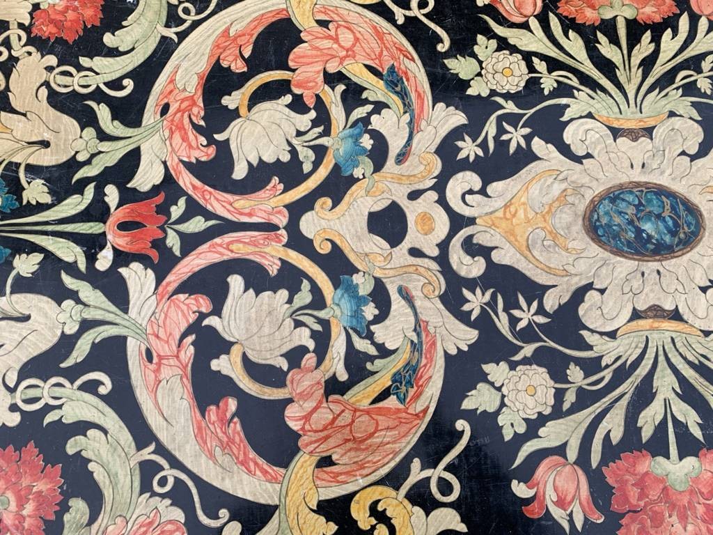 Tavolo scrittoio in legno intagliato, laccato e dipinto. Italia, XIX-XX secolo.-photo-2