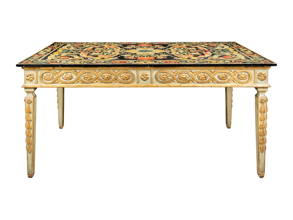 Tavolo scrittoio in legno intagliato, laccato e dipinto. Italia, XIX-XX secolo.